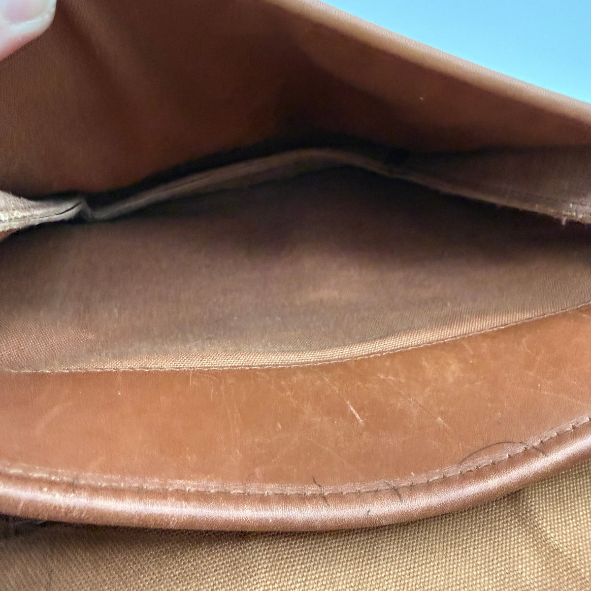 Vintage Georgetown Leather Design Crossbody Bag Tan Brown Leather Satchel 90s