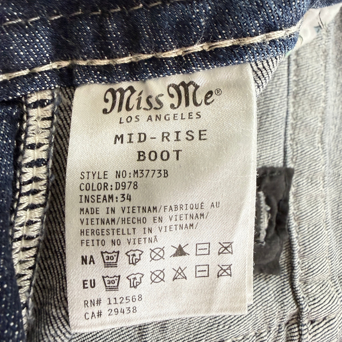 Miss Me Mid Rise Bootcut Jeans 30 Cross Rhinestone Embroidered Y2K Bling Western