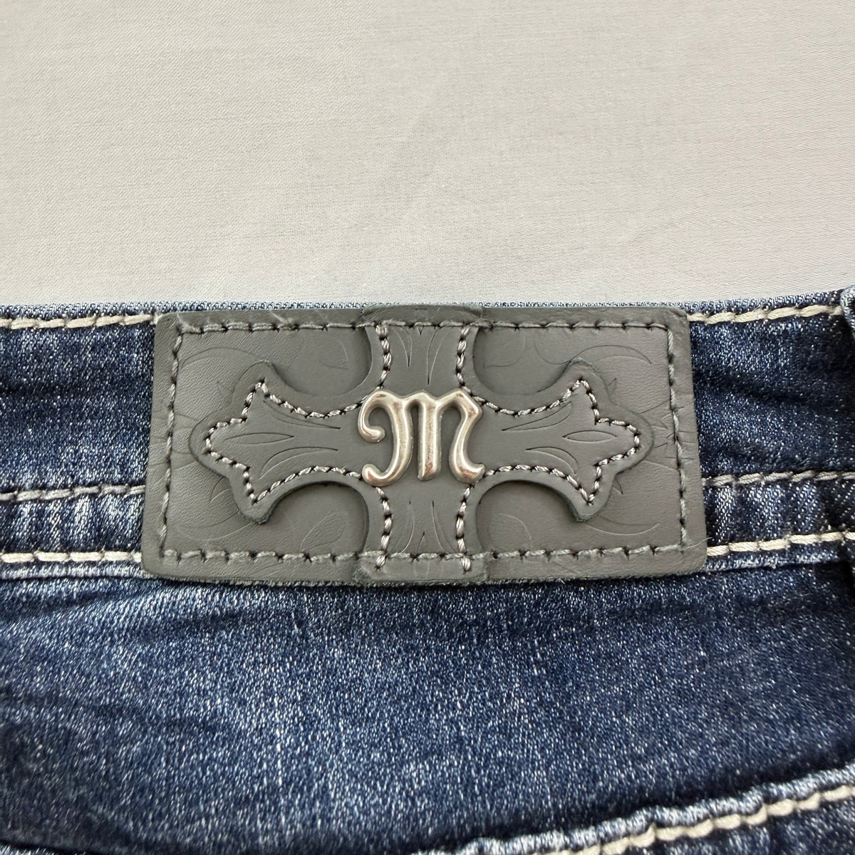 Miss Me Mid Rise Bootcut Jeans 30 Cross Rhinestone Embroidered Y2K Bling Western