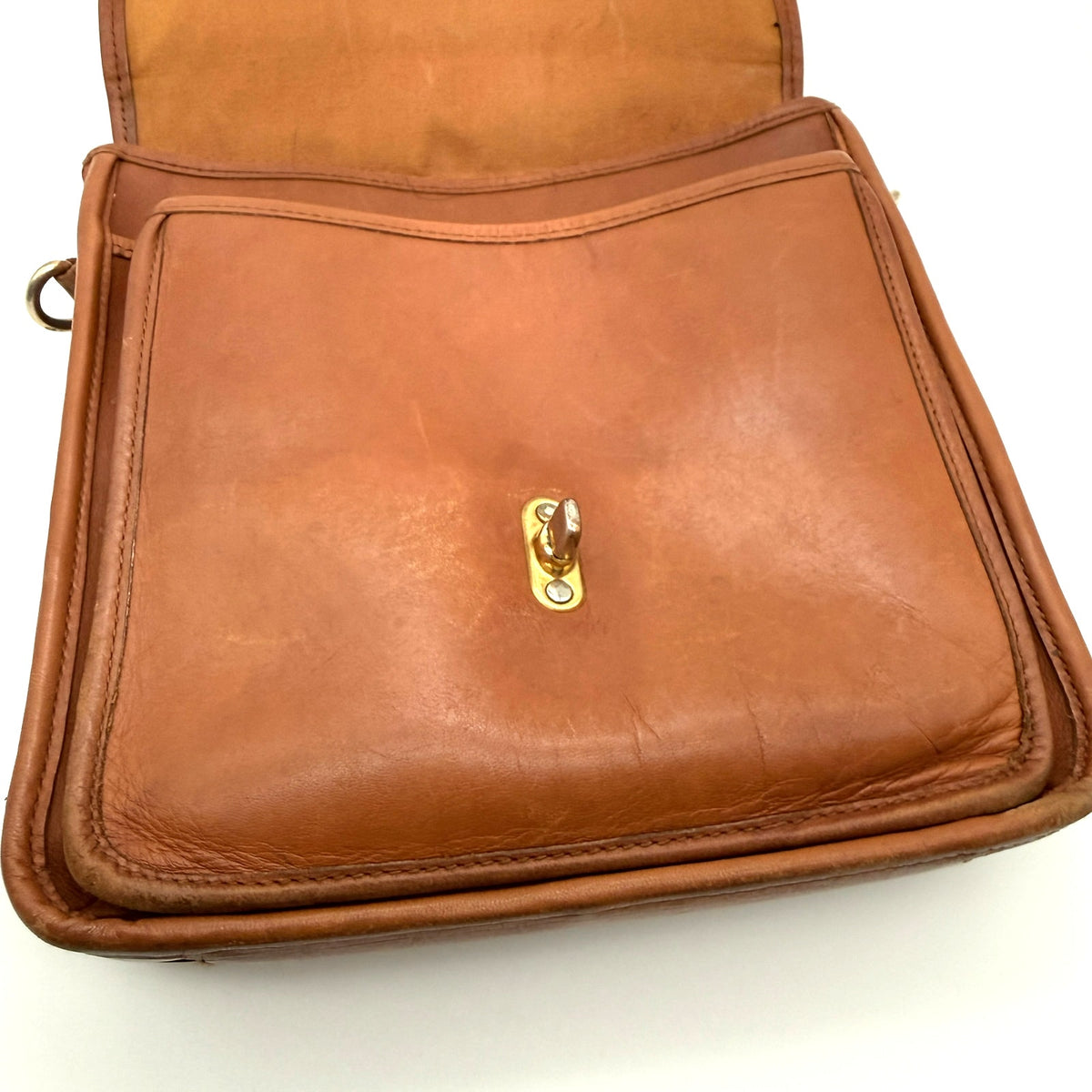 Vintage Georgetown Leather Design Crossbody Bag Tan Brown Leather Satchel 90s