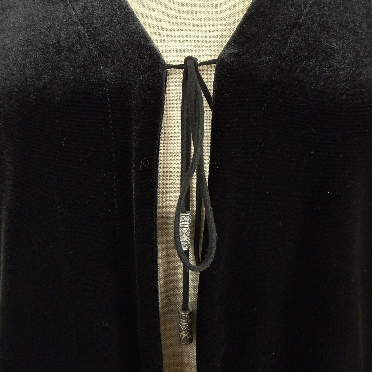 Vintage Chicos Black Velvet Cardigan Top Tie Front Long Sleeve Sz S/4 Goth 90s