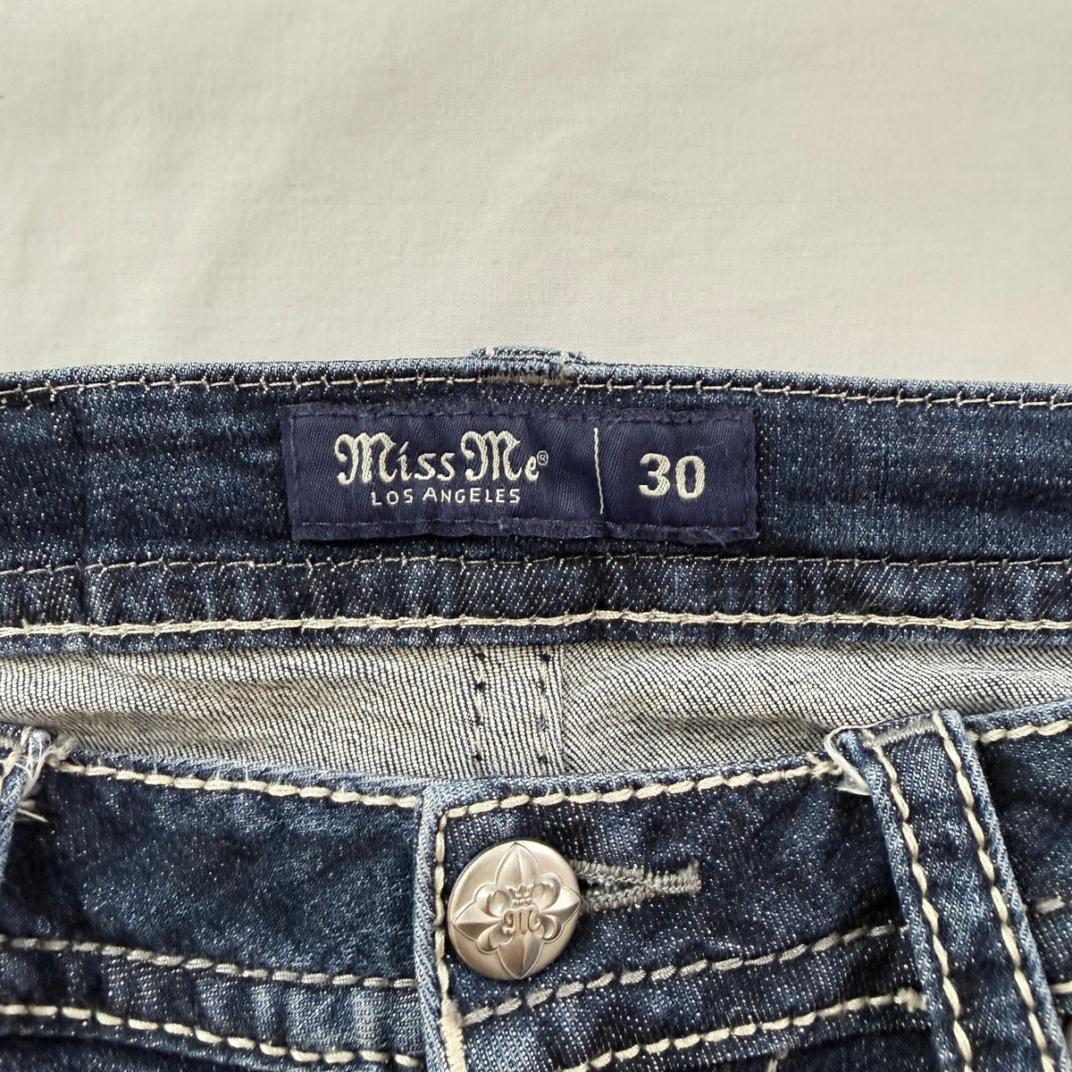 Miss Me Mid Rise Bootcut Jeans 30 Cross Rhinestone Embroidered Y2K Bling Western