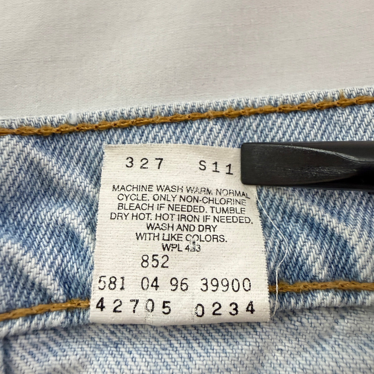 Vintage Levi's 505 Jeans Orange Tab USA Classic Fit W27 L28 90s Light Wash