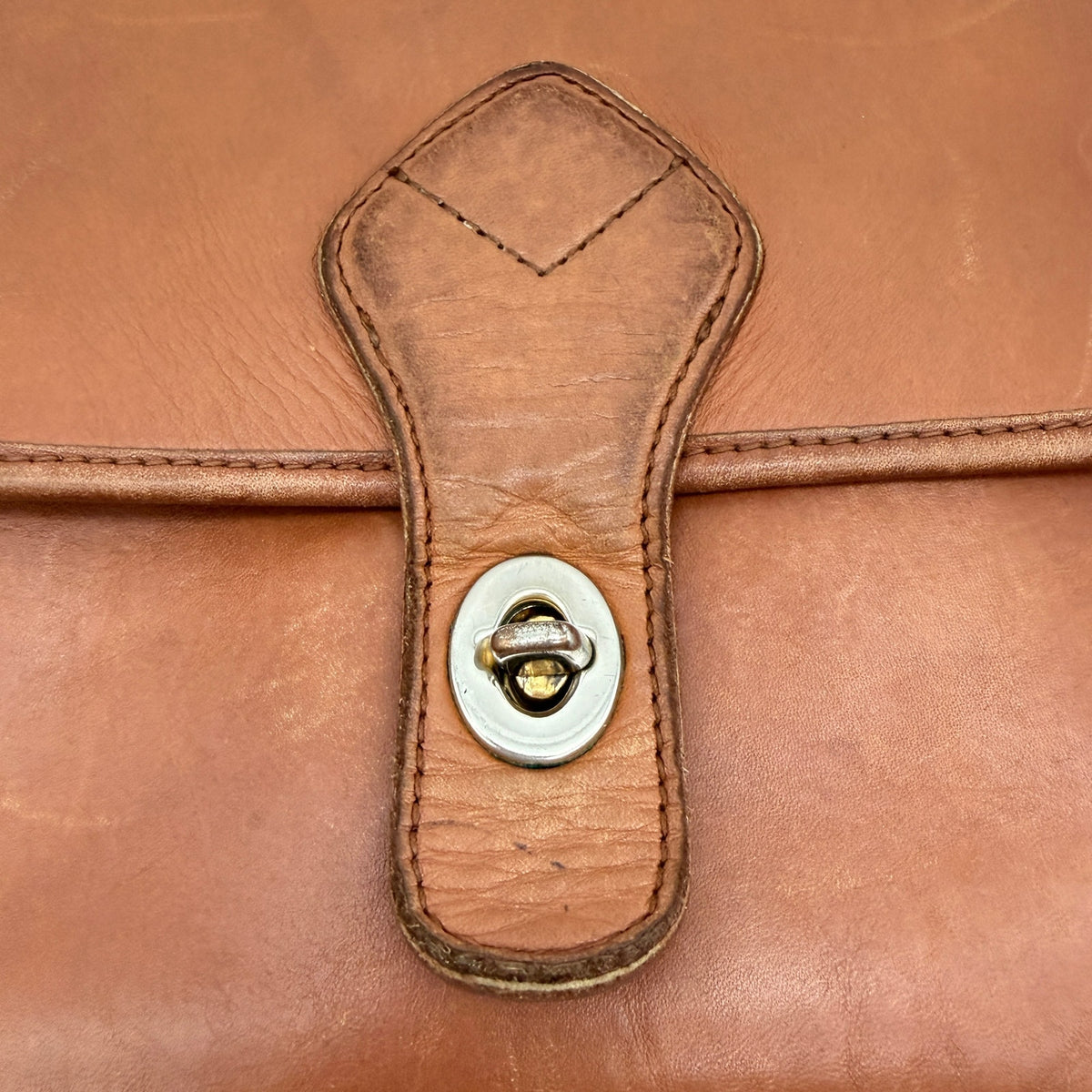 Vintage Georgetown Leather Design Crossbody Bag Tan Brown Leather Satchel 90s